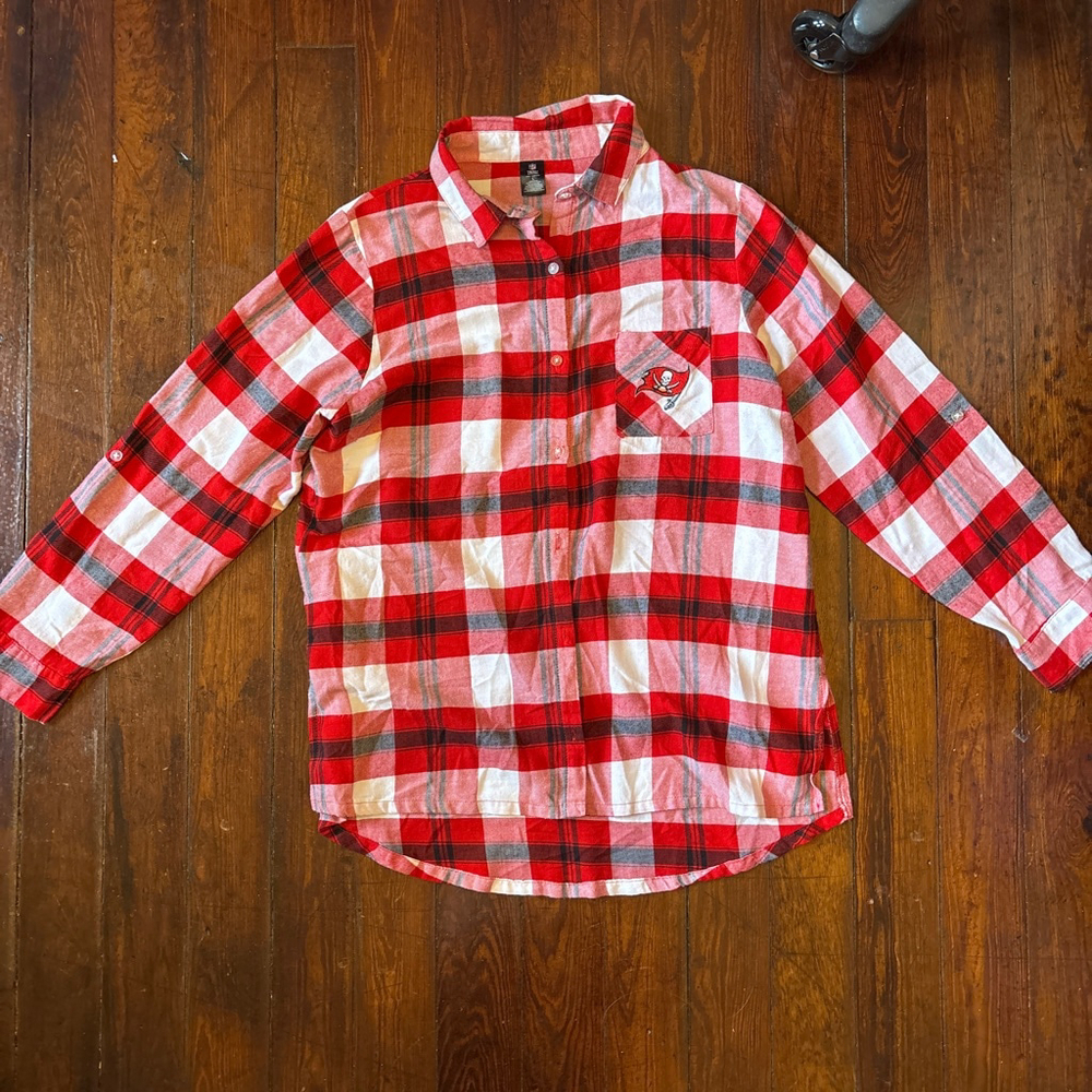 Tampa Bay Buccaneers Women's Light Flannel - Size L